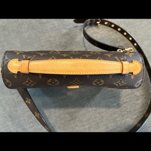 *SOLD* Louis Vuitton Pochette Metis Monogram - Picture 6 of 12